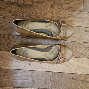 Nurture by Lamaze Tan Flats